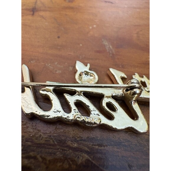 VTG SIGNED AJC big #1 TEACHER Apple OPEN WORK BROOCH Pin brushed gold tone metal - Picture 5 of 5